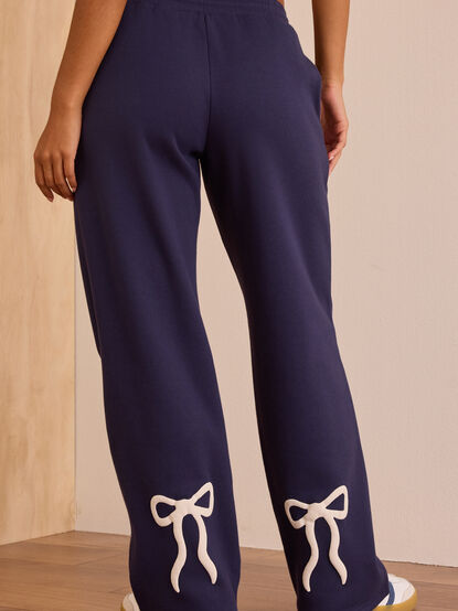 Layup Bow Straight Leg Pant - TULLABEE