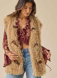 Tatia Faux Fur Vest Detail 2 - TULLABEE