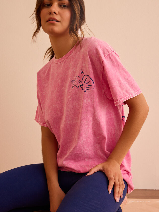 Meet Me At The Beach Graphic Tee Detail 2 - TULLABEE