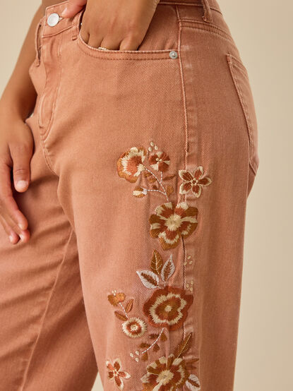 Kaila Embroidered Jeans - TULLABEE