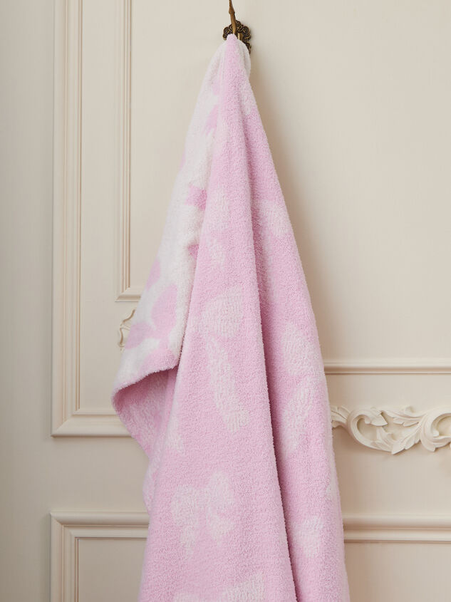 Cozy Bow Blanket Detail 3 - TULLABEE