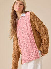 Emmaline Oversized Sweater Detail 3 - TULLABEE