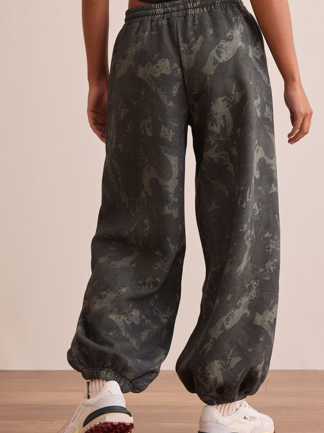 Recharge Camo Joggers Detail 4 - TULLABEE