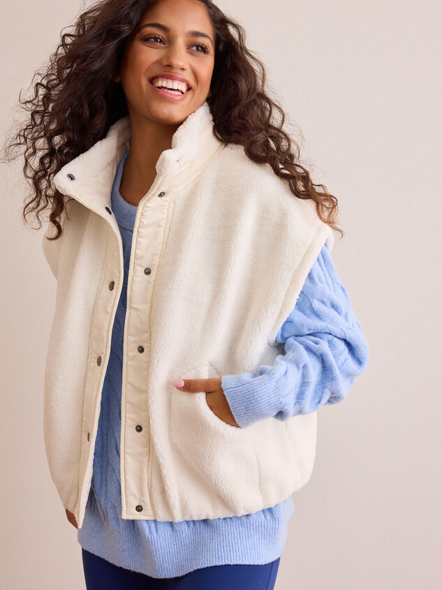 Summit Sherpa Button Vest Detail 3 - TULLABEE