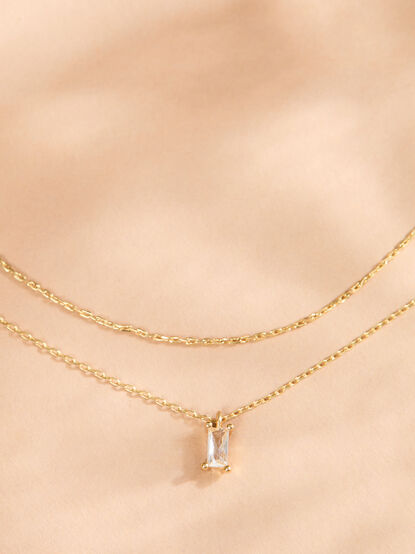 18K Gold Dainty Layered Charm Necklace - TULLABEE