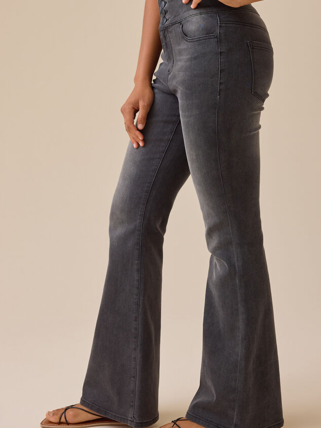 Hadlee 3 Button Jeans Detail 4 - TULLABEE