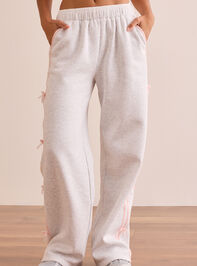 Pit Stop Bow Sweatpants Detail 3 - TULLABEE