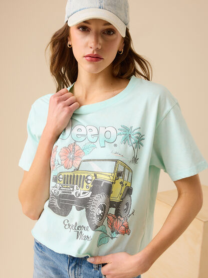 Hibiscus Jeep Cropped Graphic Tee - TULLABEE
