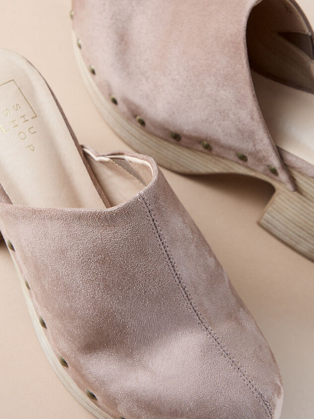 Gigi Platform Heels Detail 2 - TULLABEE