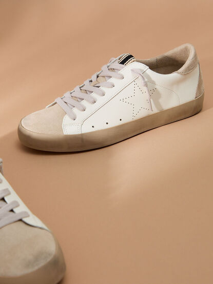 Mia Star Sneakers - TULLABEE