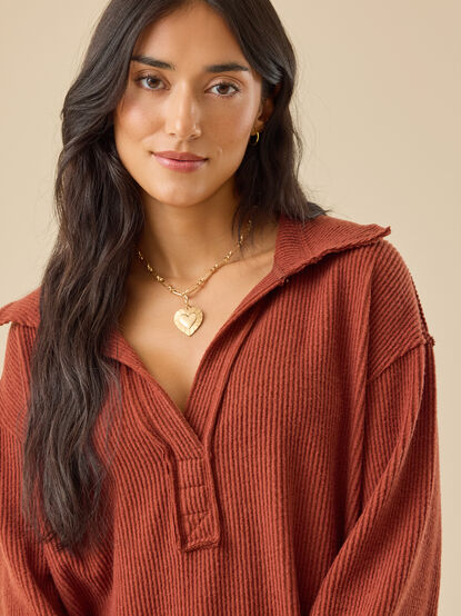 Kayleigh Ribbed Oversized Top - TULLABEE