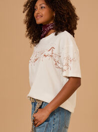 Running Horses Oversized Tee Detail 4 - TULLABEE