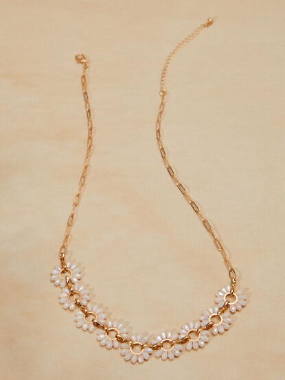 Glass Pearl Flower Chain Necklace - TULLABEE
