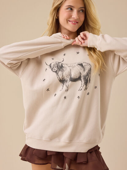 Highland Cow Graphic Sweatshirt - TULLABEE