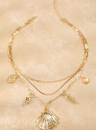 Three-Layer 18K Gold Seashell Charm Necklace Detail 2 - TULLABEE