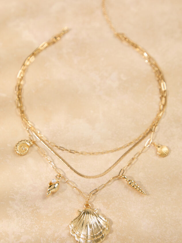 Three-Layer 18K Gold Seashell Charm Necklace Detail 2 - TULLABEE