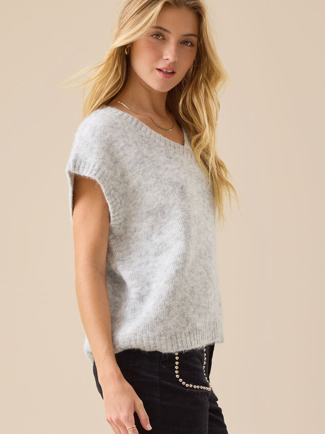 Bryton Oversized Sweater Vest Detail 2 - TULLABEE