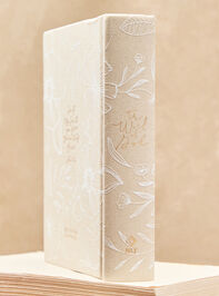Hosanna Revival NLT Journaling Bible: Cordova Theme Detail 2 - TULLABEE