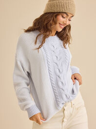 Lilly Oversized Cable Sweater Detail 3 - TULLABEE