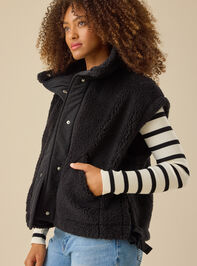 Mylah Oversized Sherpa Vest Detail 4 - TULLABEE