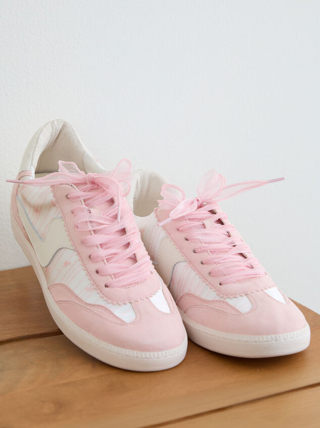 Notice Sneakers By Byrdie Golf x Dolce Vita Detail 3 - TULLABEE