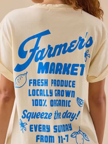 Squeeze the Day Farmer's Market Oversized Tee - TULLABEE