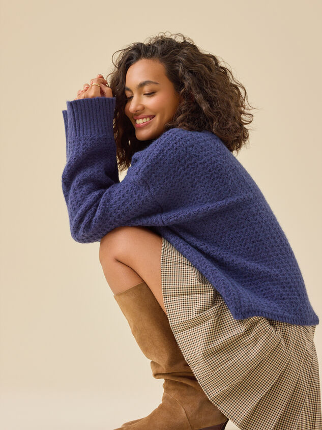 Anna Oversized Pullover Detail 3 - TULLABEE