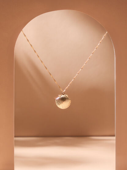 Shell Locket Necklace - TULLABEE
