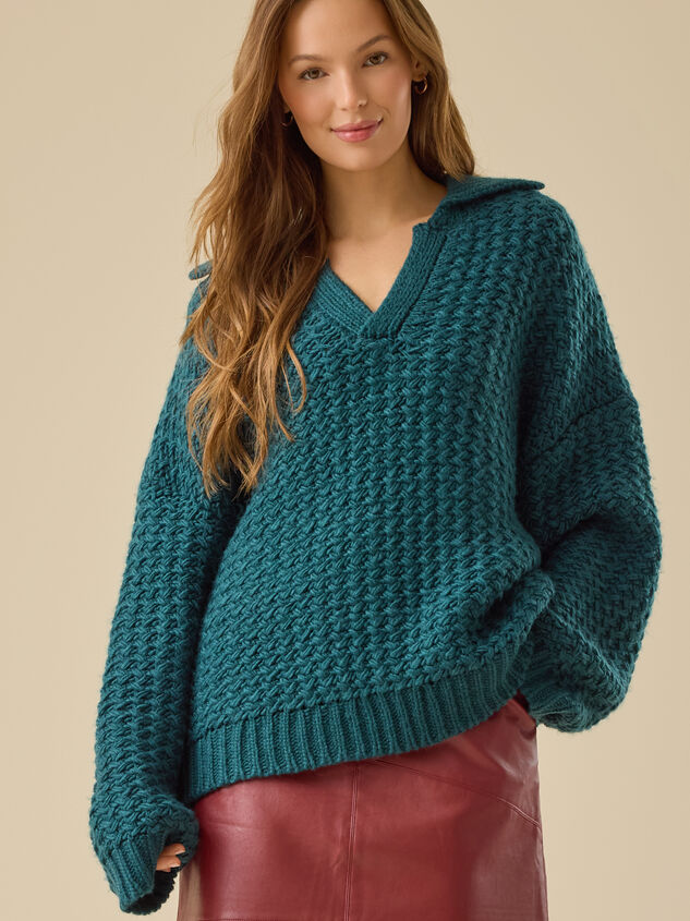 Kaia Oversized Collared Sweater Detail 5 - TULLABEE