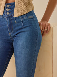 Natalia Flare Jeans Detail 2 - TULLABEE
