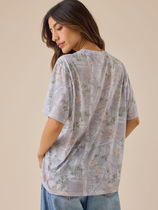 Little Dude's Mom Camo Graphic Tee Detail 6 - TULLABEE