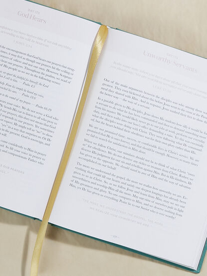 The Gospel Changes Everything 365 Day Devotional - TULLABEE
