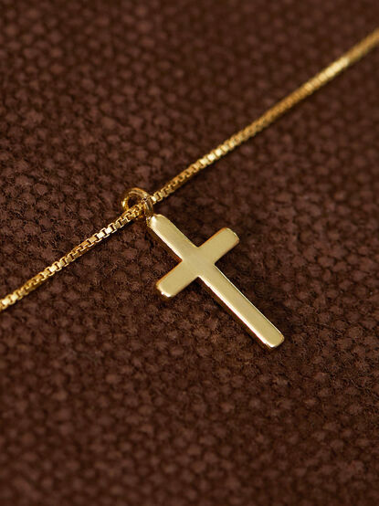 18k Gold Faithful Cross Charm Necklace - TULLABEE