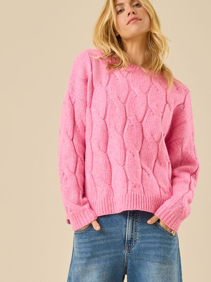 Lizzie Oversized Cable Knit Sweater - TULLABEE