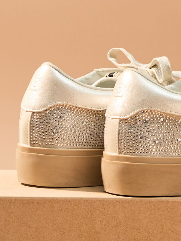 Reba Star Patch Platform Sneakers Detail 3 - TULLABEE