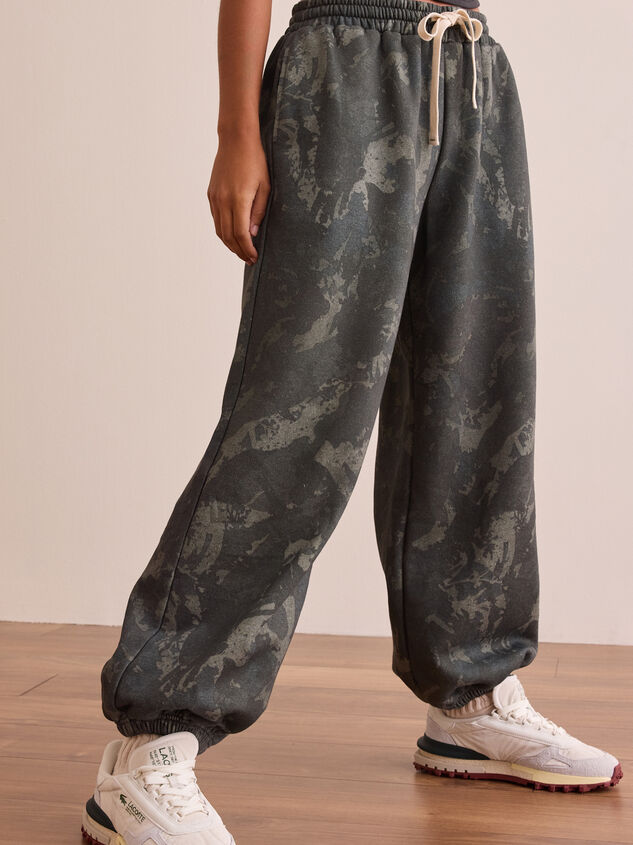 Recharge Camo Joggers Detail 3 - TULLABEE