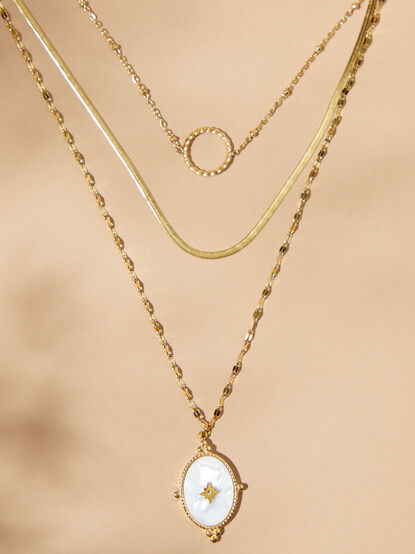 Layered Gold Pendant Compass Necklace - TULLABEE