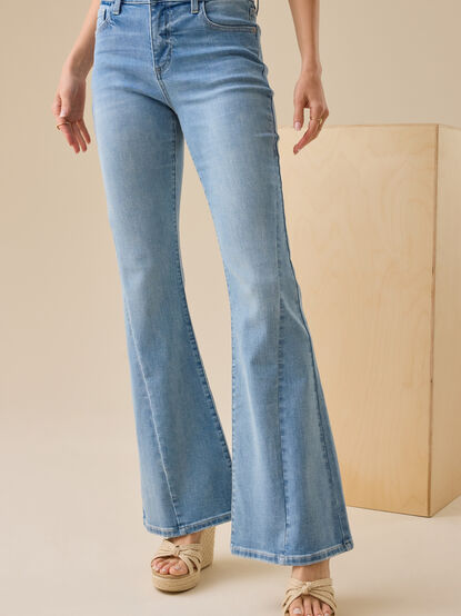 Carrie Flared Jeans - TULLABEE