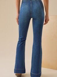 Natalia Flare Jeans Detail 5 - TULLABEE