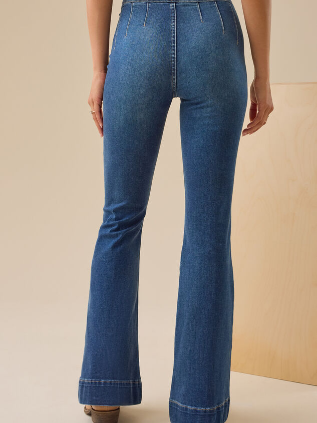 Natalia Flare Jeans Detail 5 - TULLABEE