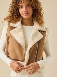 Tilly Sherpa Vest Detail 3 - TULLABEE