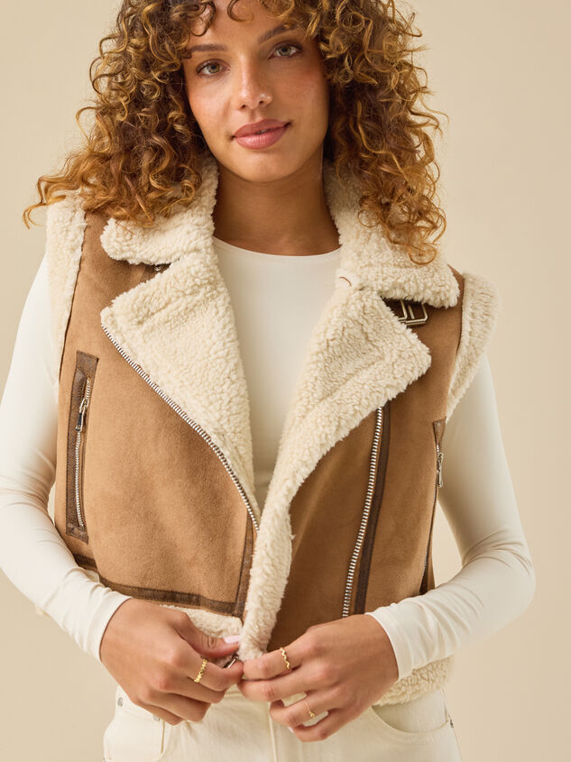Tilly Sherpa Vest Detail 3 - TULLABEE