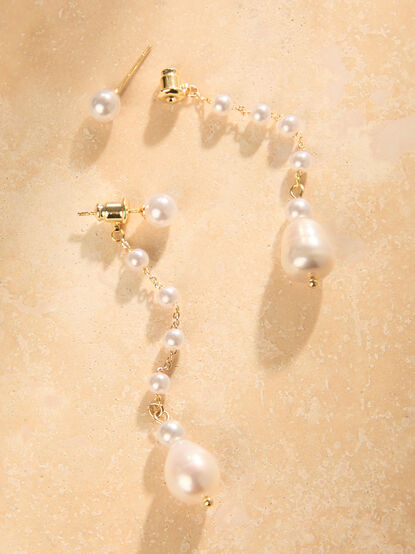 Emily Pearl Dangle Earring - TULLABEE