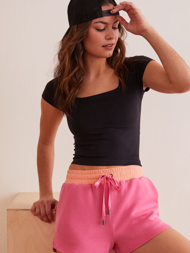 Square Up Short Sleeve Top Detail 3 - TULLABEE