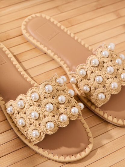 Harlyn Pearl Sandals By Dolce Vita - TULLABEE