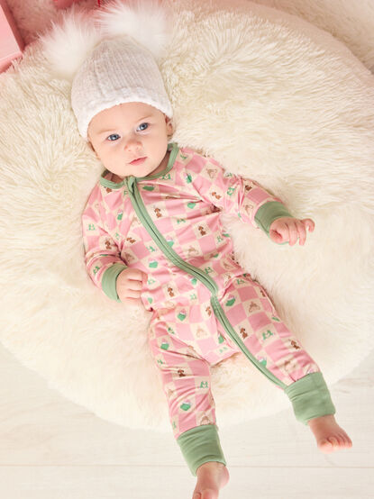 Baby girl sleeper 2025