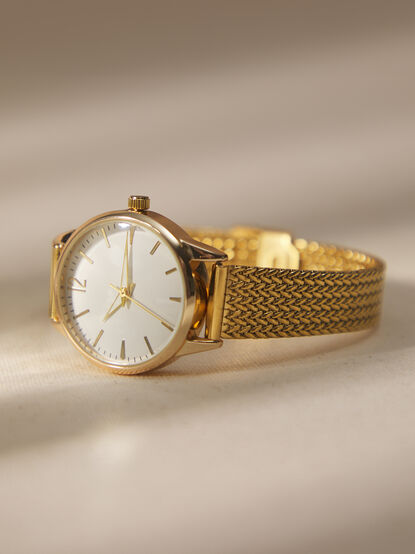 Adjustable Round Face Gold Watch - TULLABEE