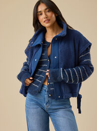 Nina Oversized Sherpa Vest Detail 2 - TULLABEE