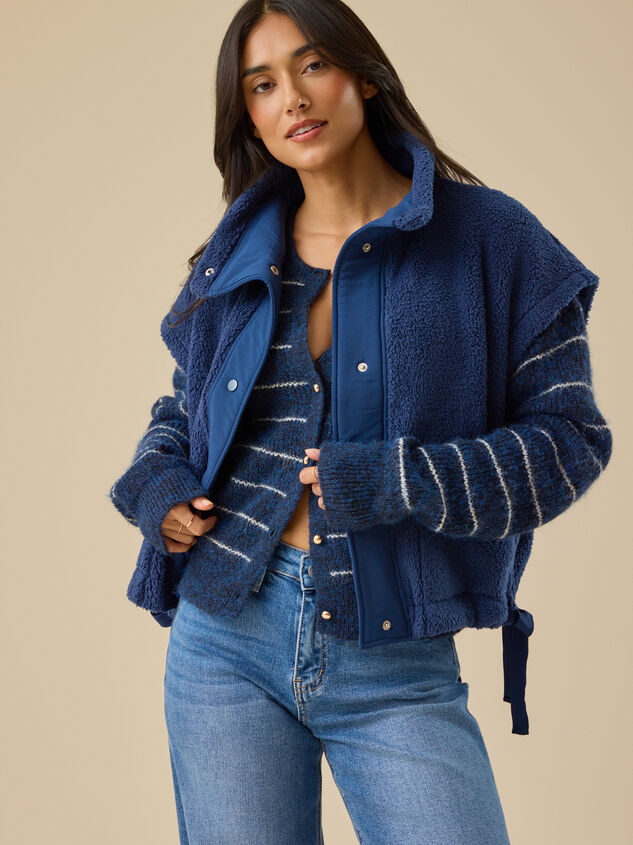 Nina Oversized Sherpa Vest Detail 2 - TULLABEE