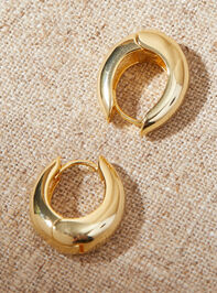 18K Gold Hinge Oval Hoop Detail 3 - TULLABEE